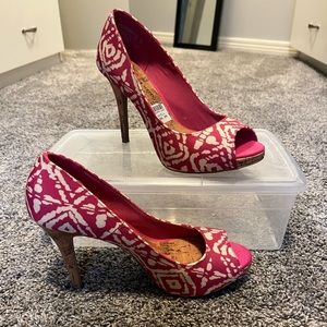Christian Siriano pink & white pumps